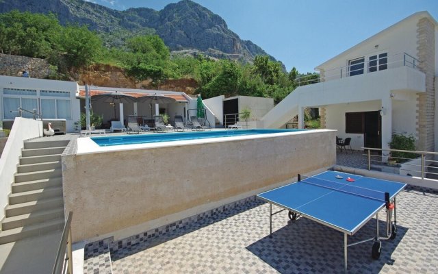 Beautiful Home in Podgora With Jacuzzi, Wifi and 6 Bedrooms