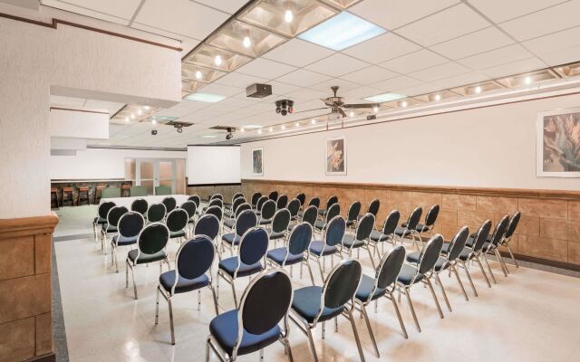 SureStay Plus by Best Western Windsor