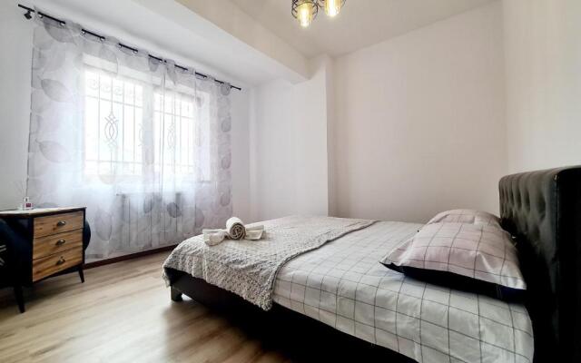 R.O.S.E. Apartment