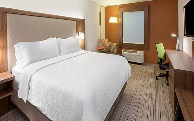 Holiday Inn Express & Suites Cedar Springs – Grand Rapids N, an IHG Hotel