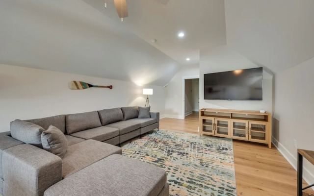 Spacious Lake Sinclair Vacation Rental w/ Dock!