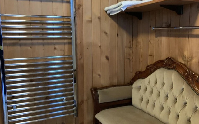 Economical 2BR Small Furnished Annex-high Wycombe