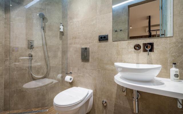 Level Luxury Suites