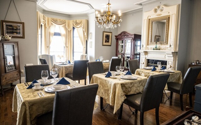 Rose Manor Inn B & B