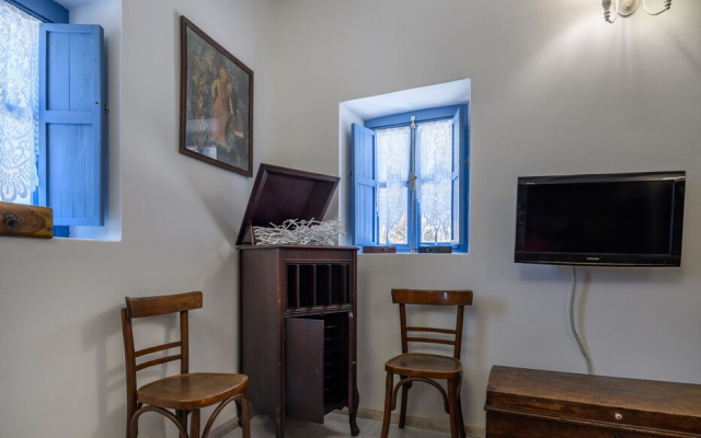 The Aegean blue country house Old Milos