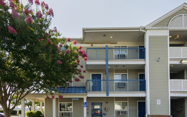 Motel 6 Greensboro, NC - I-40