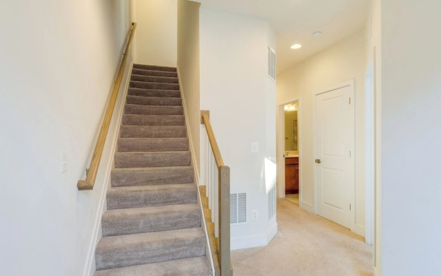 Balcony & Pool Access: Modern Gainesville Home