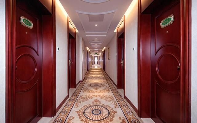 Vienna Hotel Shenzhen Dongmen Hubei Metro Station
