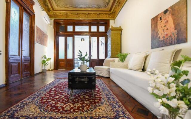 NEO-RENAISSANCE & UNIQUE Apt - Best location