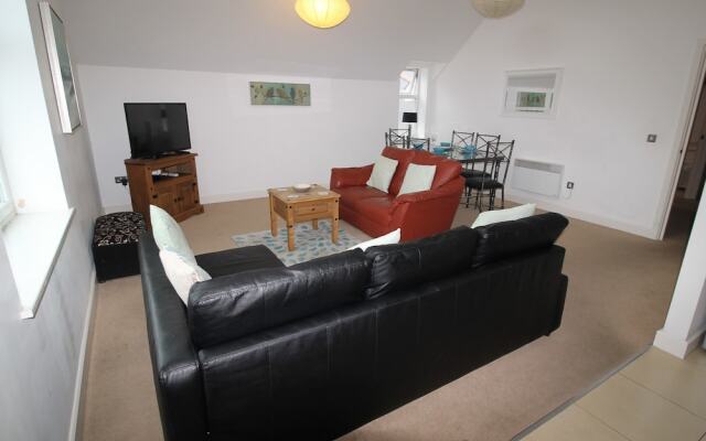 Ashgrove Court Penthouse's by Cardiff Holiday Homes