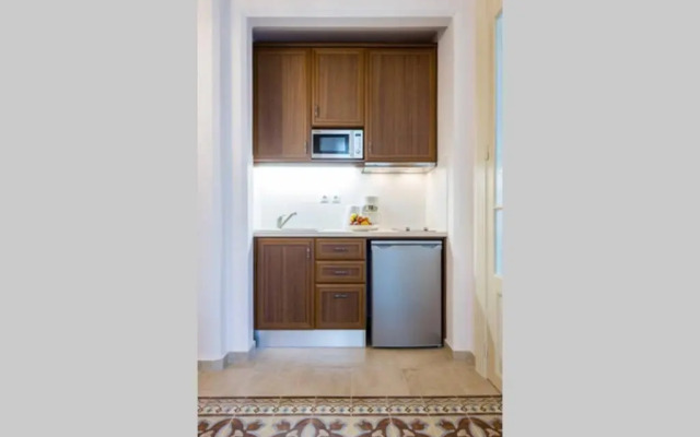 Neoclassical flat with 2 bedrooms in Piraeus