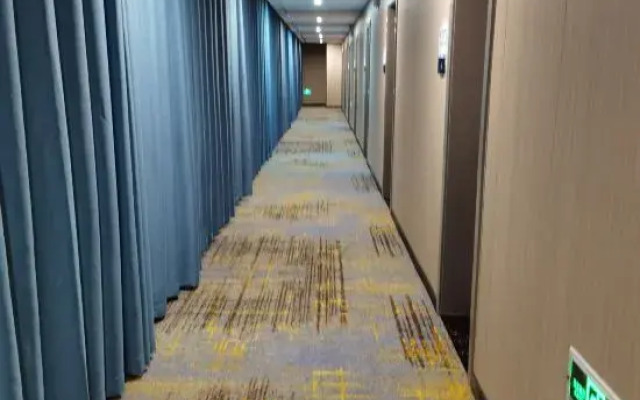 Mercure Yichun Golden Bay Hote