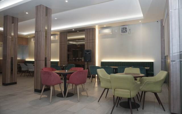 Cahaya 3 Hotel Near Juanda Airport