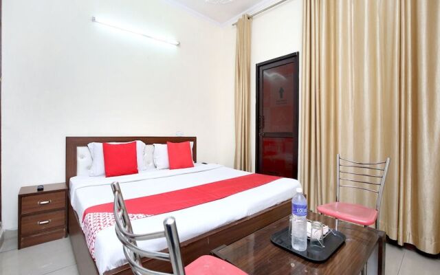 OYO 16735 Gaurav Residency