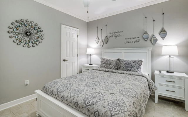 Beach + Pool Access: Smith Mountain Lake Getaway!