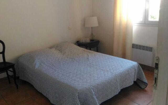 Maison T3 jardin proche remparts Aigues Mortes