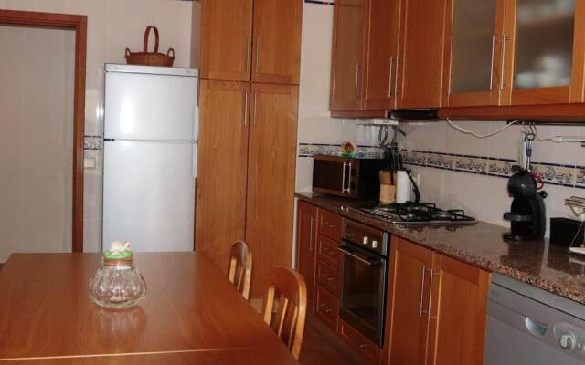 Apartment With 3 Bedrooms in Nazaré, With Wonderful sea View, Furnished Balcony and Wifi - 30 m From the Beach