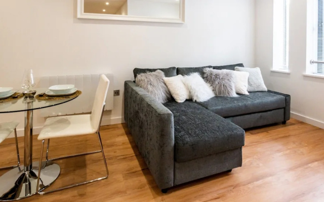 Luxury Reading Apartment
