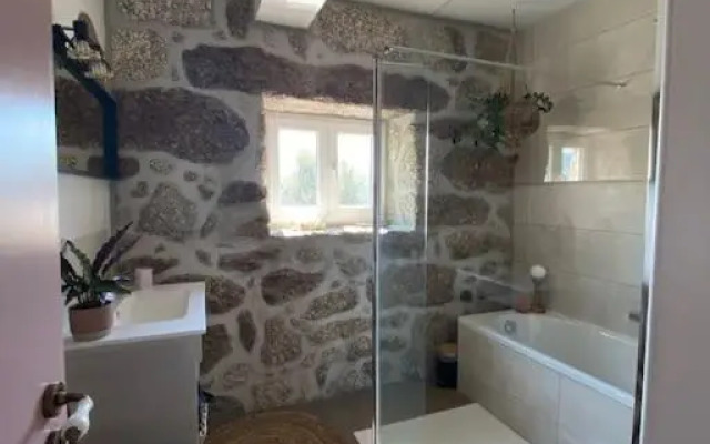 A Casa Com 2 Pereiras