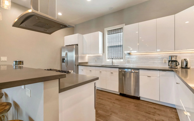 Spacious Townhouse with Balcony