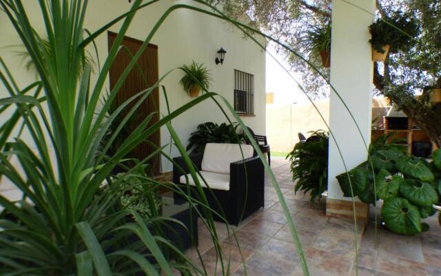 Rural house with private pool, new and beautiful garden