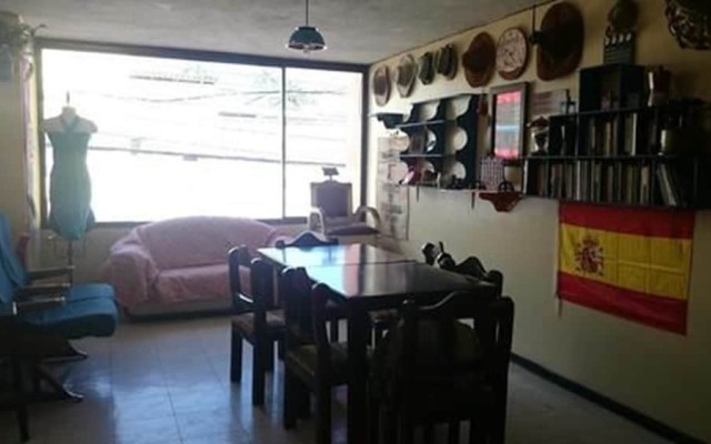 Flying Donkey Hostal - Hostel