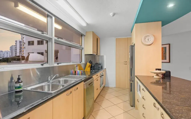 Stylish 3BR Oceanfront Stay by Mooloolaba Esp