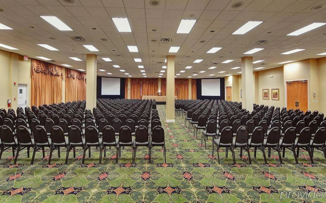 Historic Whispering Woods Hotel & Conference Center