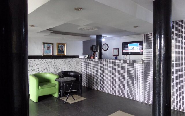 Metro Hotel Ajeigbe