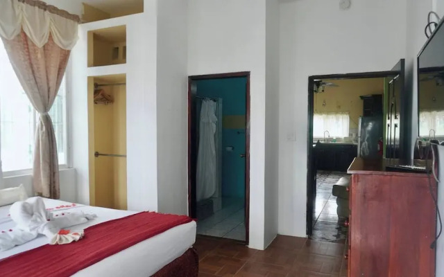 See Belize Waterside Sea View 2-bedroom Apartment w Balcony, Pool & Deck 2nd FL