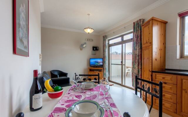 Pool and Sea, Penthouse Merill Apart 6