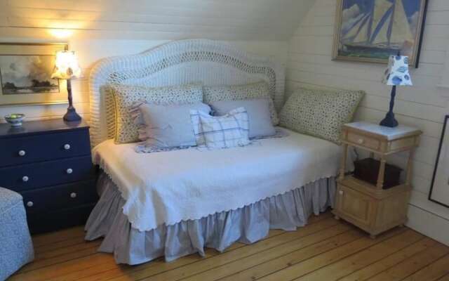 105 Fox Hill Road - Three Bedroom House