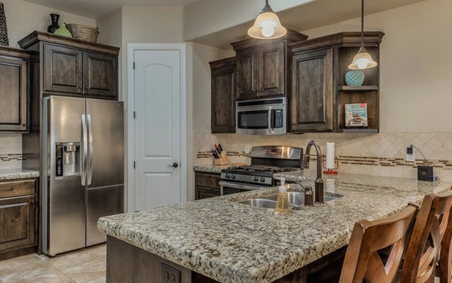 Desert Canyon Paradise 4 Bedroom Apts by Redawning