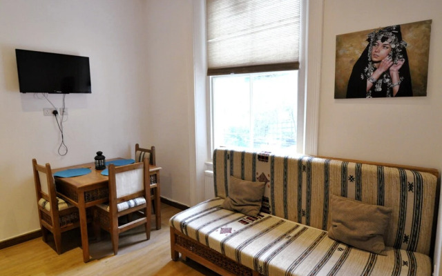 Fg Property - Earls Court, Kempsford Gardens Flat A