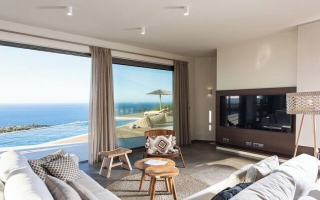 A Unique Villa In Kokkino Horio