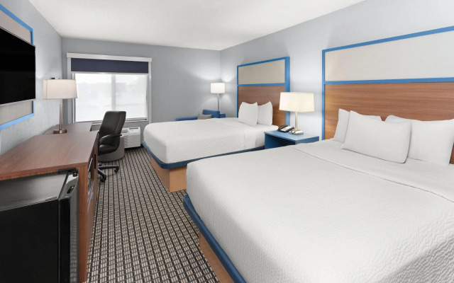 AmericInn by Wyndham Reedsburg