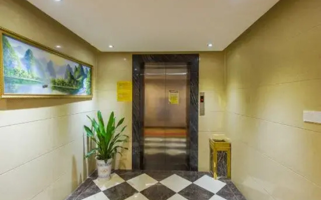 Junlin Hotel (Yangshuo West Street Central Plaza Branch)