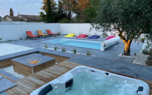 Magnifique villa avec piscine / jacuzzi / brasero