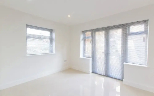 Bridge Road - Room 1