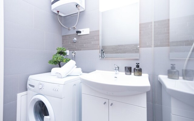 Inviting 2-bed Apartment in Podstrana