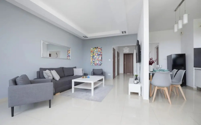 Cozy Apartment for 4 by Renters