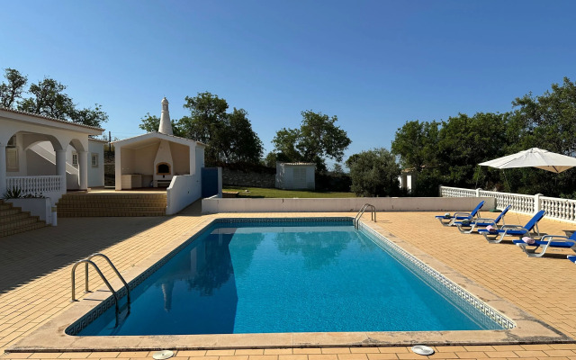 BnB Homes Luxurious Villa With 5 Bedrooms Pool