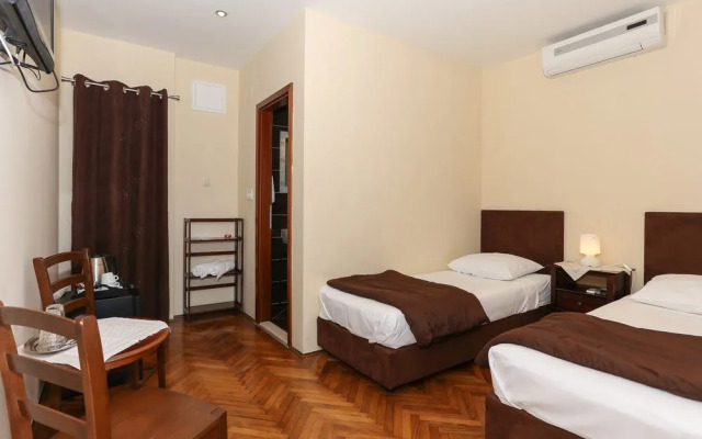 Apartments & Rooms Buble