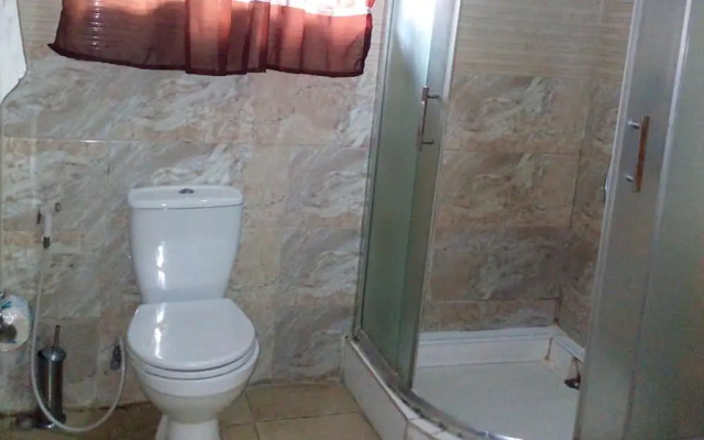 Danest Hotel And Suites