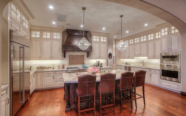 Palisades Estate 5 BR by Casago