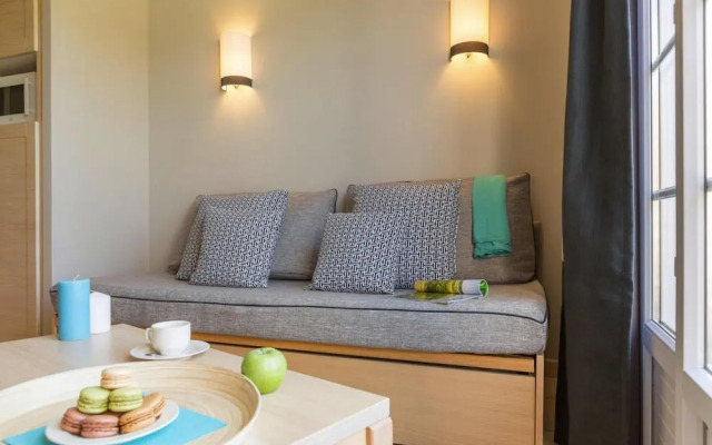 Holiday Home in Residence Le Green Beach, Port-en-besssin-huppain