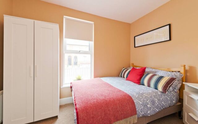 2 Bedroom Apartment By The River