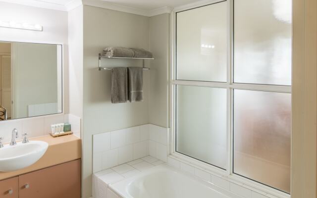 Moonlight Bay Suites