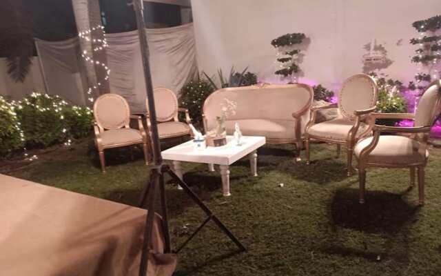 Holiday Inn Guest House