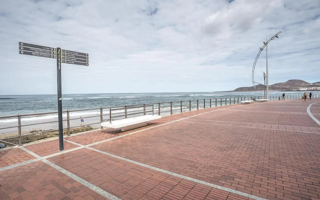 Flatguest Cicer - 3BDR + Balcony + Beach